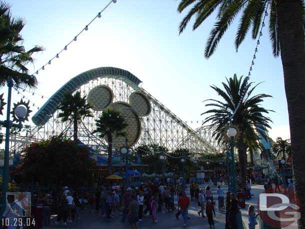 Over to DCA, not much happening.. some holiday light installation and the lights on the Pier were back