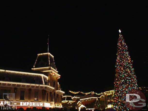 Looking back toward Main Street (we had a seat on the West side of the street about 10th row, right in front of City Hall almost))