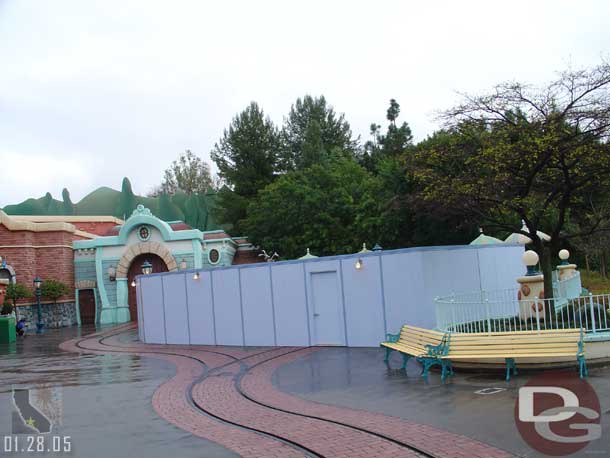 The fountain infront of Catoon Spin and the outside queue area are walled off.