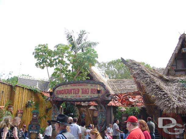 The Tiki Room still drawing decent crowds (note the torches are on now, later in the evening the two on the main sign were off)