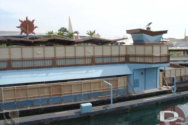 The backside of the walls at the monorail station