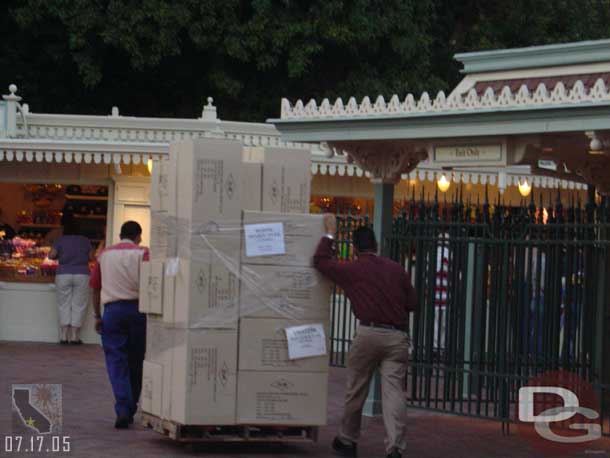 More boxes of Mouse Ears being brought in, guess they had plenty for the day!