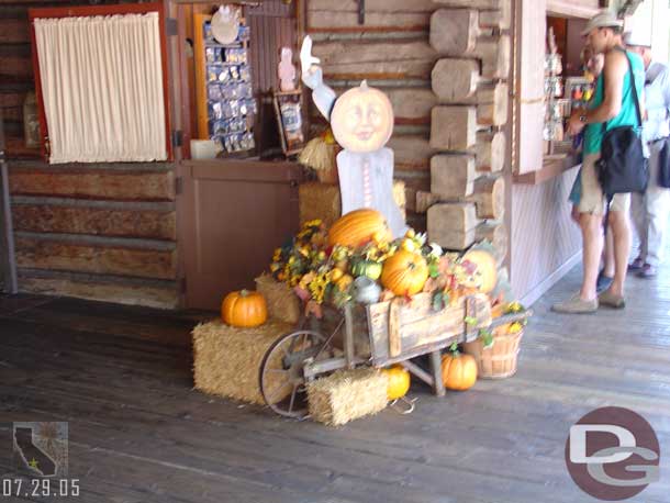 Fall decorations have appeared in Frontierland.. before August.. it seems early..