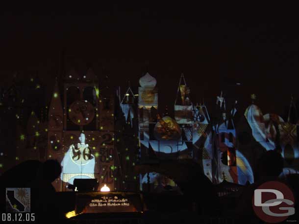 Now several pages of pictures from the show showing the projections, some good some not so good..