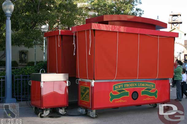 This area of the part seemed deserted, with walls up, the carts closed