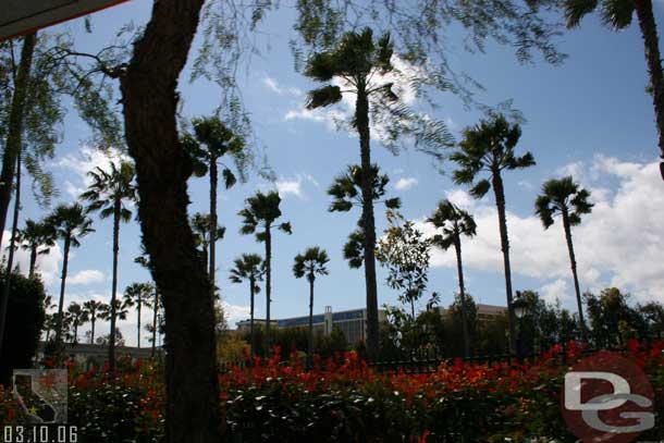 From this angle it looks like a nice Southern California day (too bad it was 50 degrees and threatening rain all day)