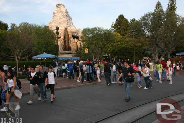 This is a churro line.. wow.