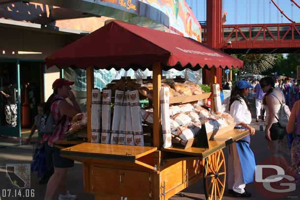 A new bread cart over at DCA (well same cart but new bread packaging I think)