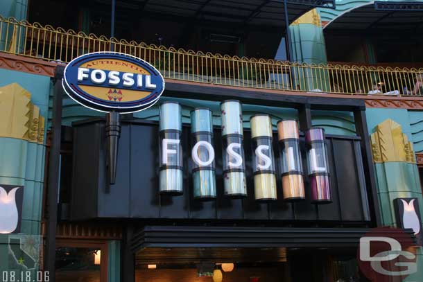 The new Fossil store is open