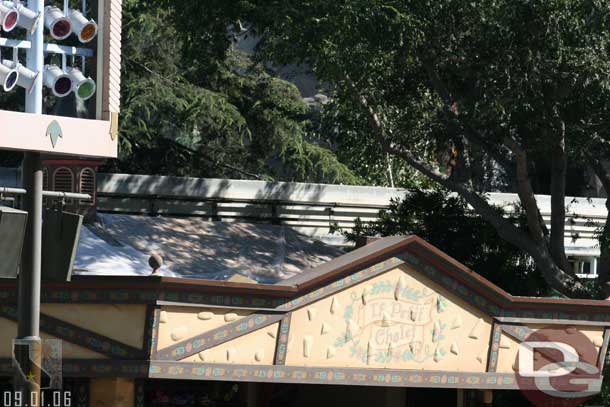 No real visible progress on the giftshop roof near the Matterhorn