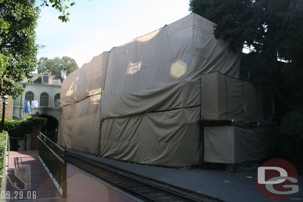 Work continues on the buildings to the Right of the NOS train station