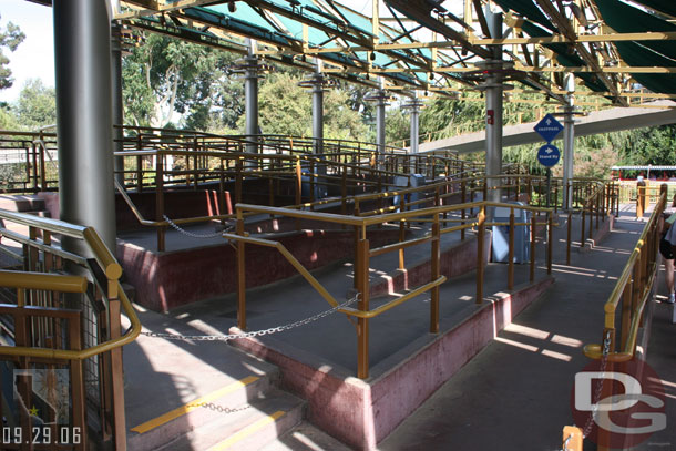 The Autopia queue looks nearly complete.. guess the dull color was just primer