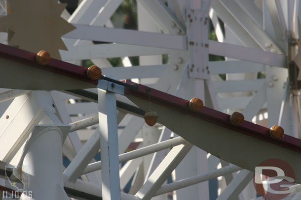 A light dangling by a wire on Screamin