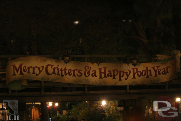 Out in Critter Country the decorations were not lite up (guess no power in the woods probably...)