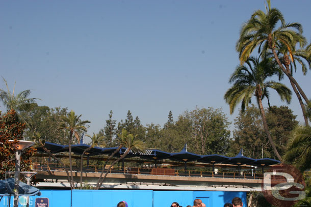 The tarps are down on the Monorail station too.. its now blue..