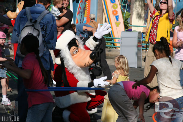 Goofy hanging out at the Beach Party Blast