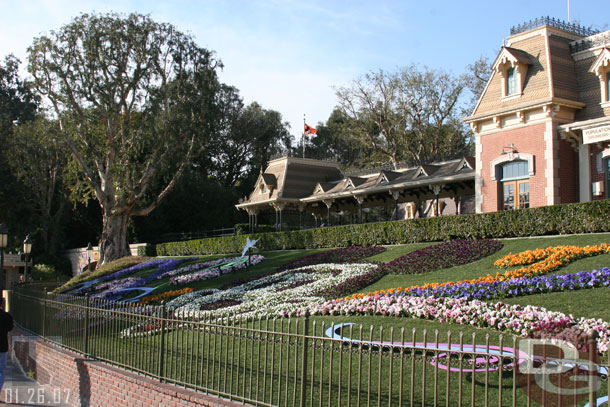 Over at Disneyland the Floral Mickey now has some extra pieces