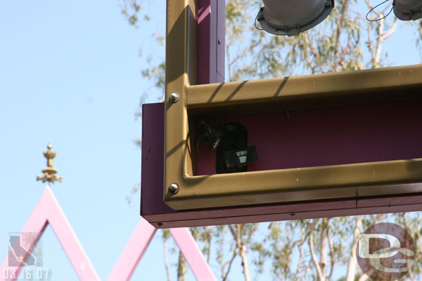 Noticed some loose connections on this light tower in the Small World mall area, looks like something is missing