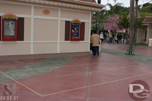 Looks like there was a crowd, they have an extended queue for the ticket windows taped to the ground