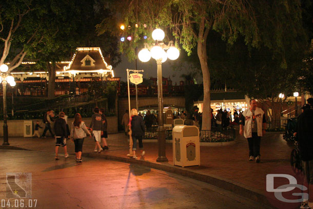 The lightpole has returned in front of City Hall as you go to exit the park