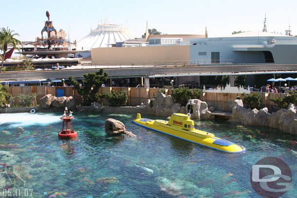 A sub was cruising through the lagoon