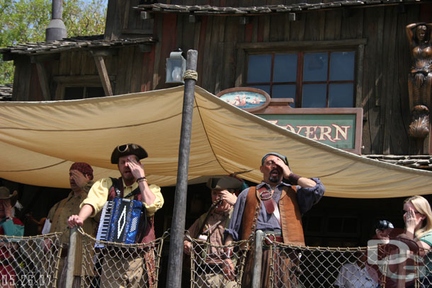 After everyone takes the Pirates oath the show begins