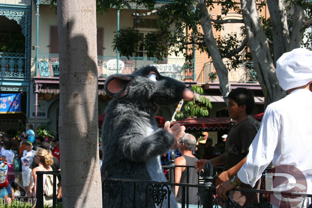 Two characters from Ratatouille were out for photos in NOS