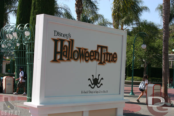 Signs are now up for the Halloweentime coming in another month to the Resort