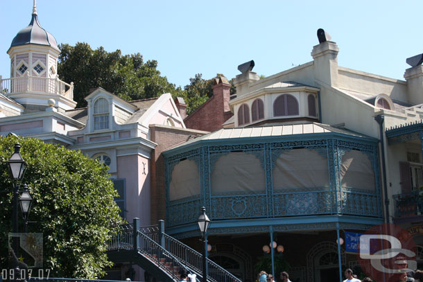 Tarps are up at the former Gallery location