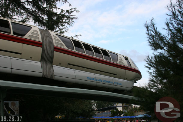 Monorail Red going by