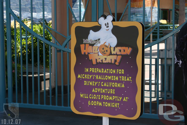 Now over to DCA, which closed at 6:00pm for the Halloween party