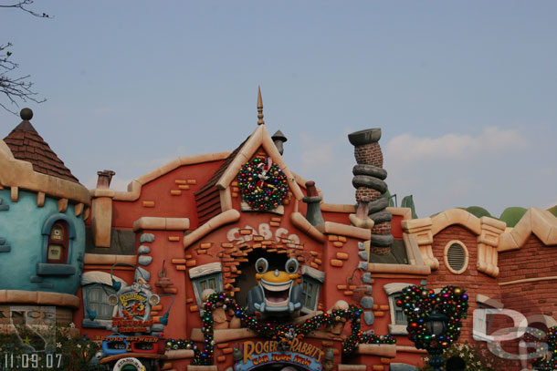 The decorations are up in Toontown