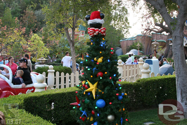 The tree in Mickeys front yard