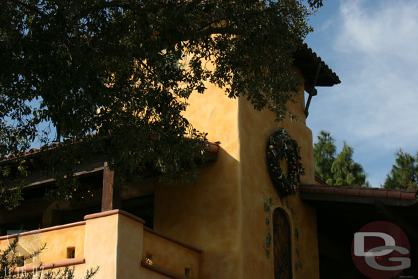 I always found this a bit odd, the winery gets a big wreath, but its on the side of the building that is mostly obstructed