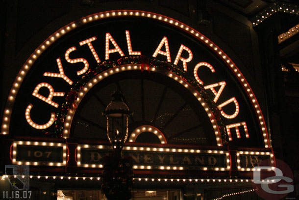 Noticed quite a few burned out light bulbs on the Arcade sign and the garland was not lit either..