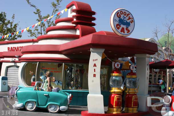 A better shot than last week of the Gas station in Toontown