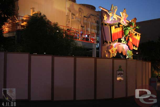 Walls up around the Muppets queue