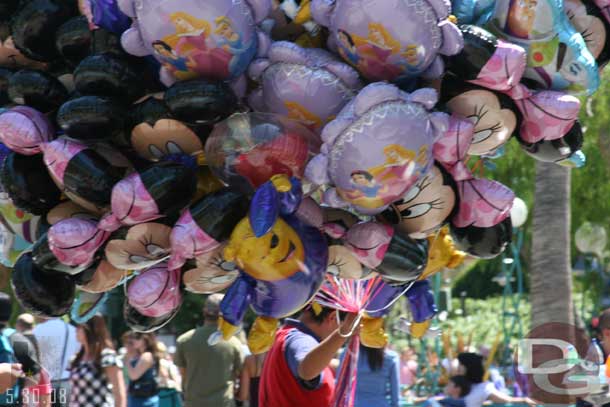 Over to DCA, noticed Pooh graduation balloons