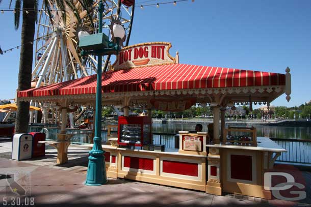 The other stand by the Sun Wheel is now open too, its a Hot Dog Stand