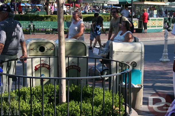 This was odd.. a trash can next to the trash can, this seemed to amuse the CMs too as no one seemed to know where it came from or why it was there, this was near the Castle.