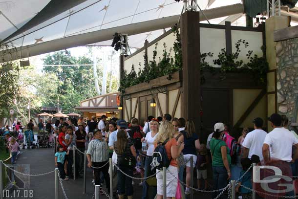 A solid line to get your picture taken with a princess.