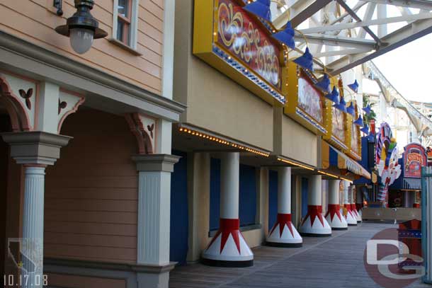 The midway games were all closed up by 5:15pm (the park closed at 6:00pm)