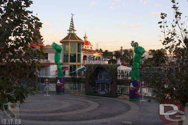 It was about 6:00pm when I exited Toy Story and they were bringing out the sets for the Halloween Party.