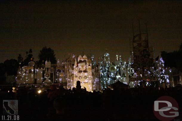 Watched the 7:30 snow event from Small World mall.