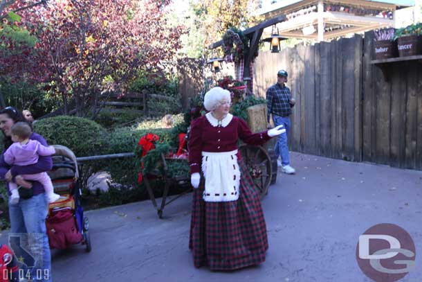 Ran into Mrs. Claus out for pictures.