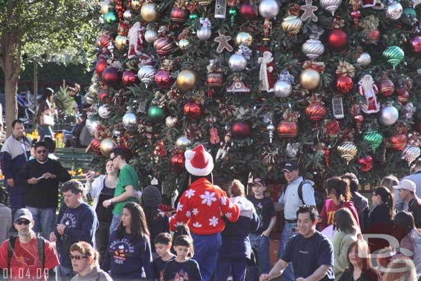 Spotted Goofy in the crowd