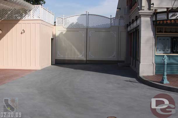 The area where the parade gate is has been completed.