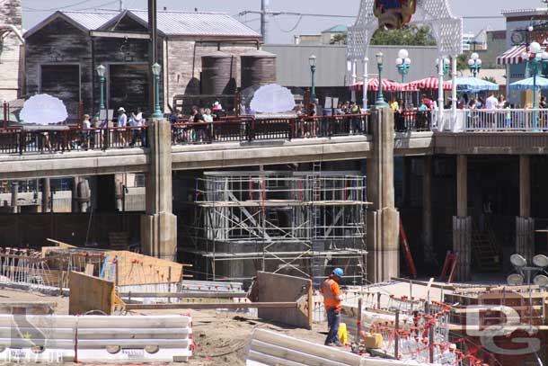 A new structure taking shape under the walkway.  They built a platform and now are installing framing for a building/room (wonder if this will be part of the show control?)