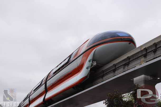 Took the opportunity of a stationary Monorail Orange to get some pictures