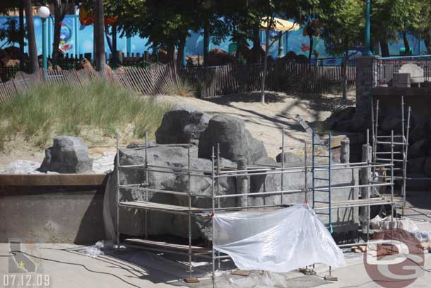 The rockwork near the Jumpin Jellyfish to hide the equipment tower looks greats.